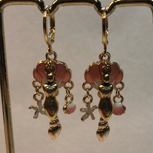 “Birth of Venus" Aphrodite Greek Mythology Goddess Handmade Earrings Seashell - Picture 7 of 14